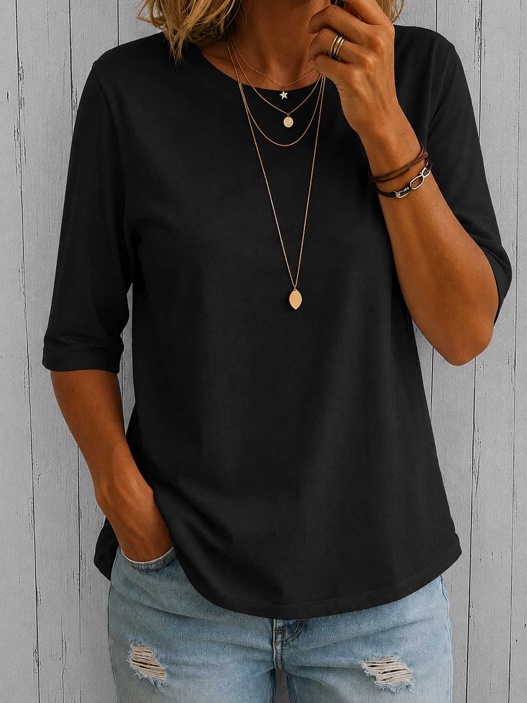 Clothing > T-Shirts : Calvera | Essential Comfort Tee in Black van DUUWE