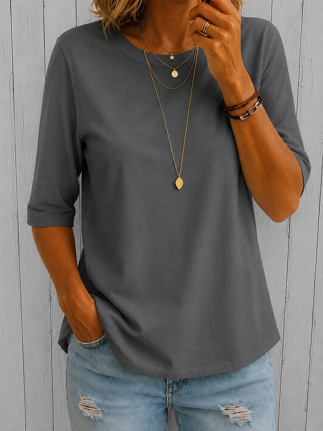 Clothing > T-Shirts : Calvera | Essential Comfort Tee in Grey van DUUWE