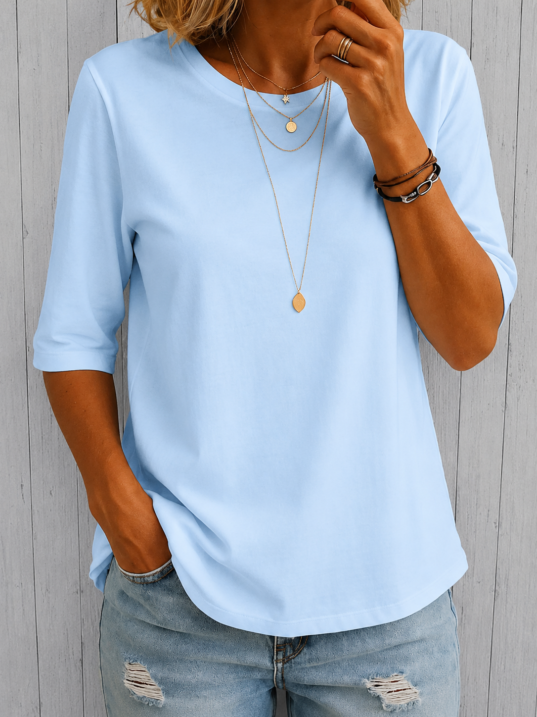 Clothing > T-Shirts : Calvera | Essential Comfort Tee in Blue van DUUWE