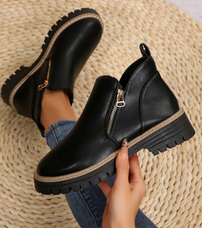 : Alessia - Women's Ankle Boots in Smooth Black van Paper Favor