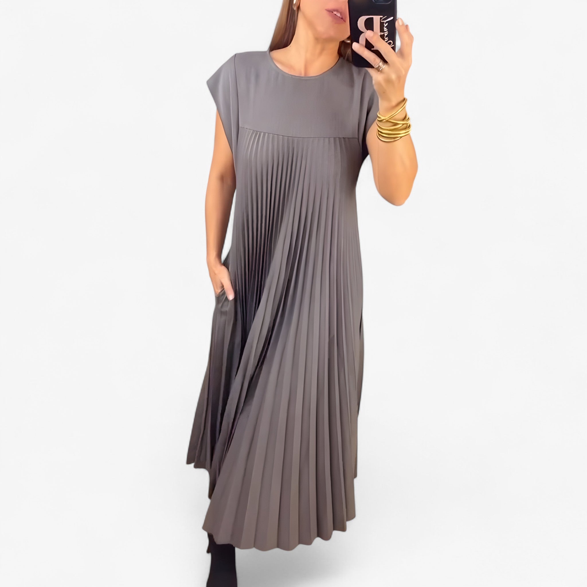 Aduana | Sleeveless dress with elegant pleats – sophisticated and flattering fit