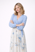 Elegant long dress with light sleeves