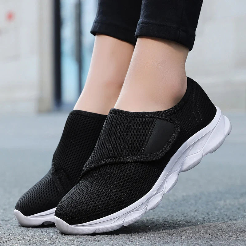 : Anna | Soft Comfortable Orthopedic Shoes in Black White van Paper Favor
