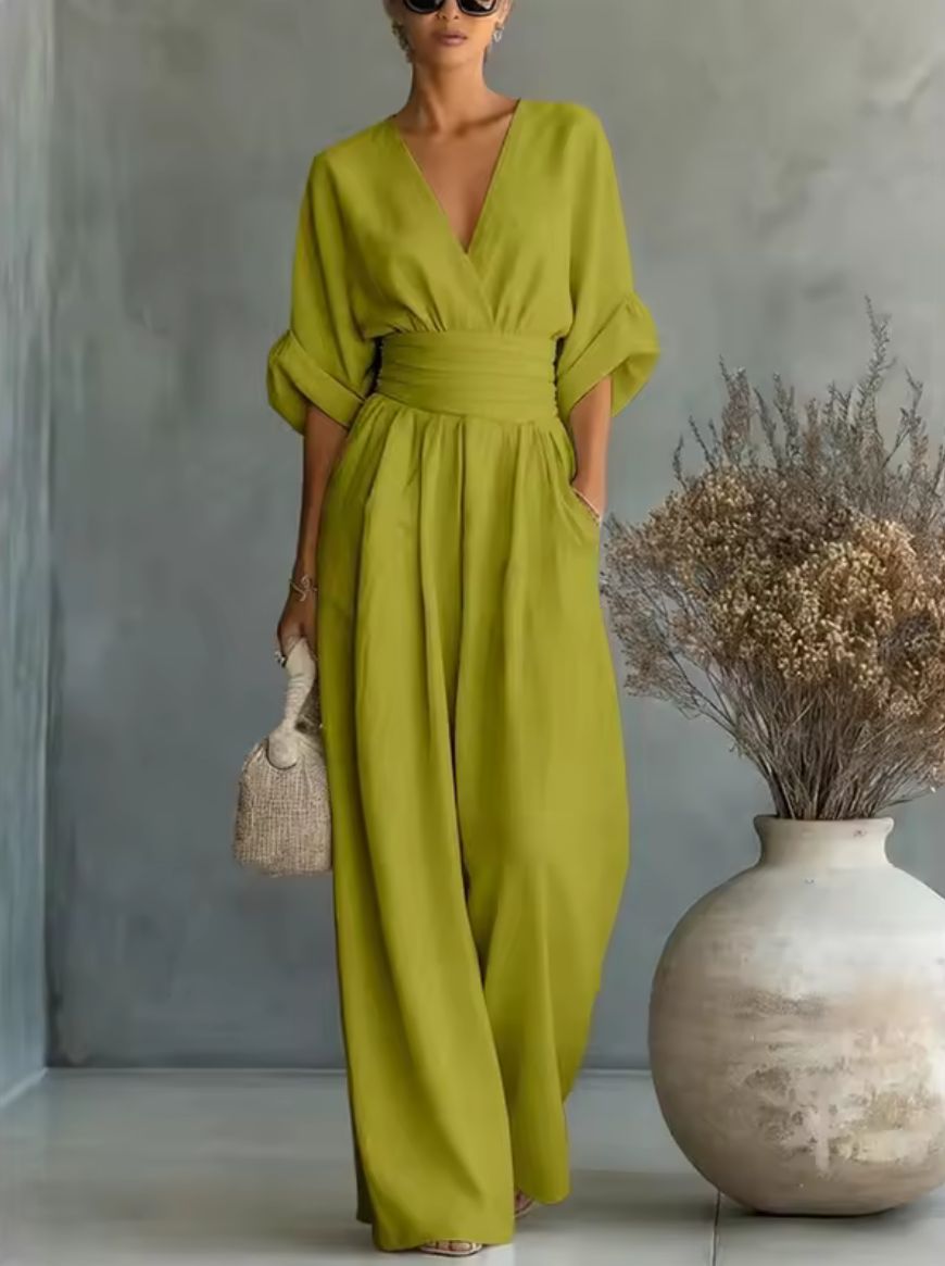 : Risel - Jumpsuit to Feel Comfortable and Polished on Your Day. in Green van Paper Favor