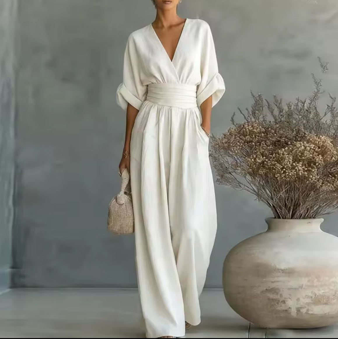 : Risel - Jumpsuit to Feel Comfortable and Polished on Your Day. in White van Paper Favor