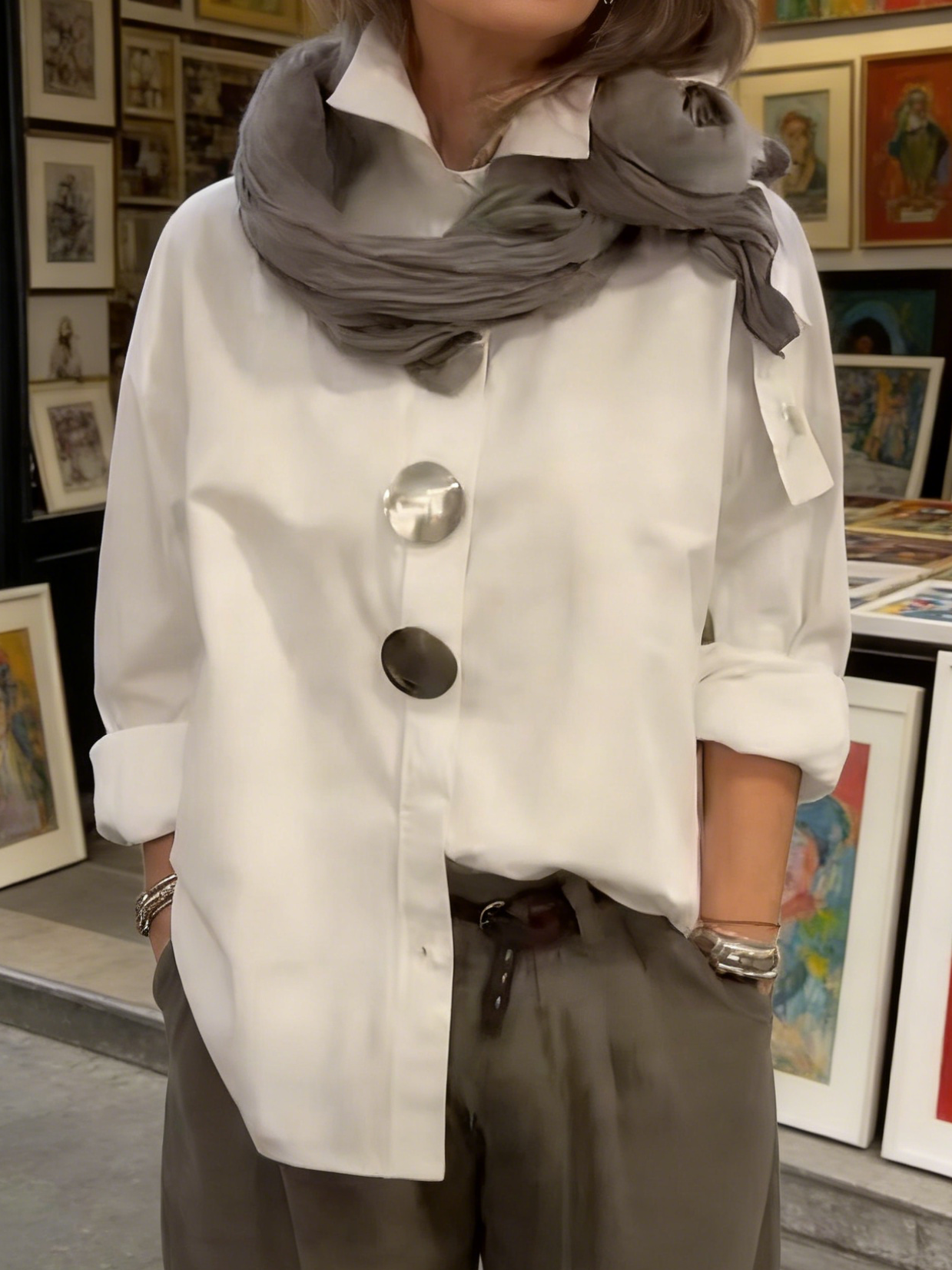TOP : Rosaline™ | Statement Button Stand Collar Blouse in van Paper Favor