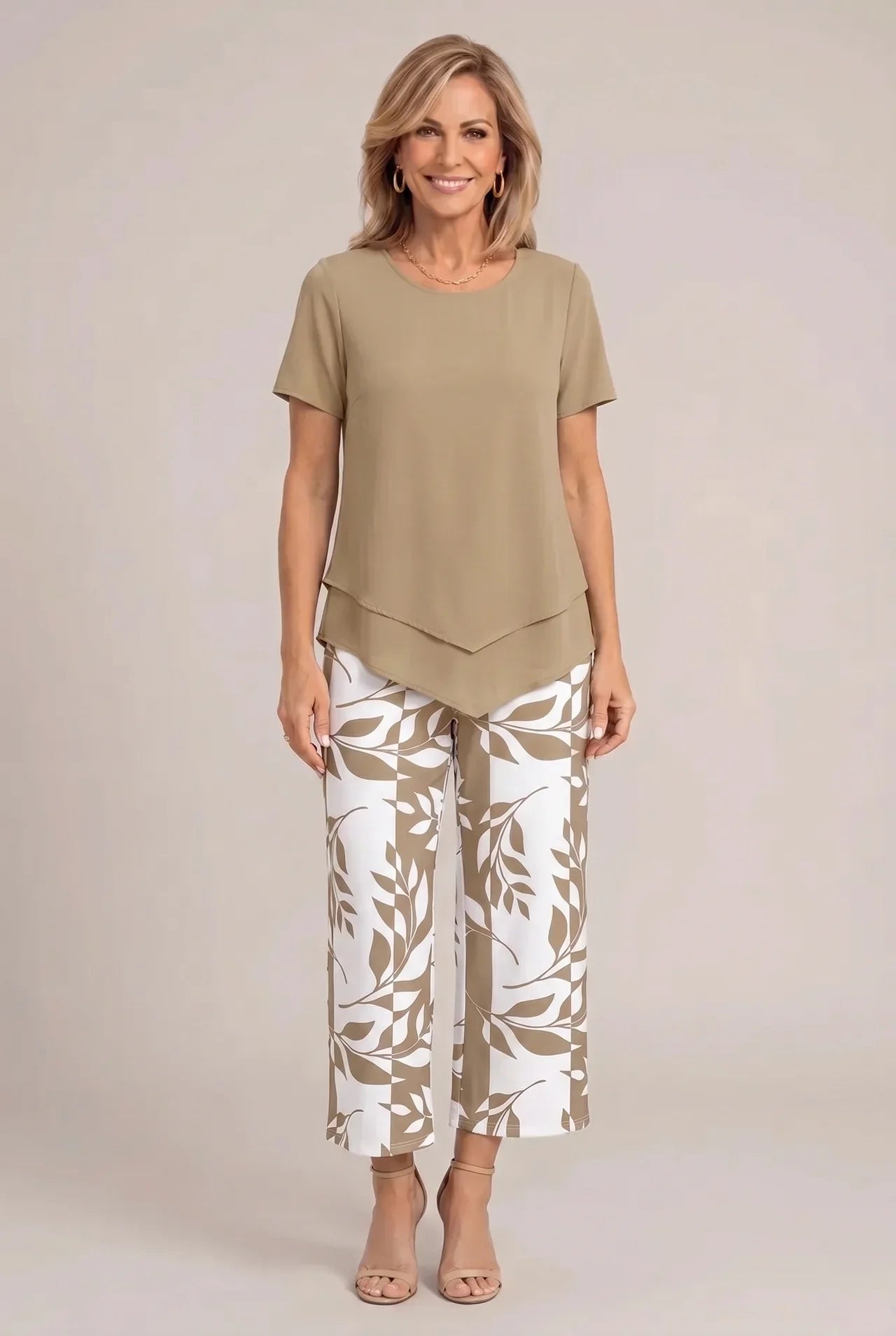 Tailored Two-Piece Wide Leg Set : Aeryssa - Tailored Two-Piece Wide Leg Set in Beige van Paper Favor