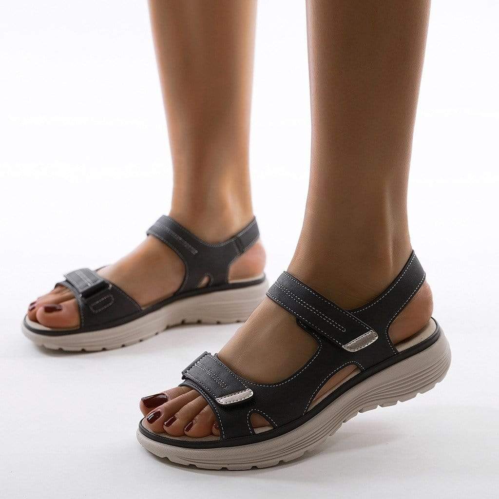 : Women's Double Strap Walking Sandals - Lightweight Comfort in Sort van Freya Kobenhavn