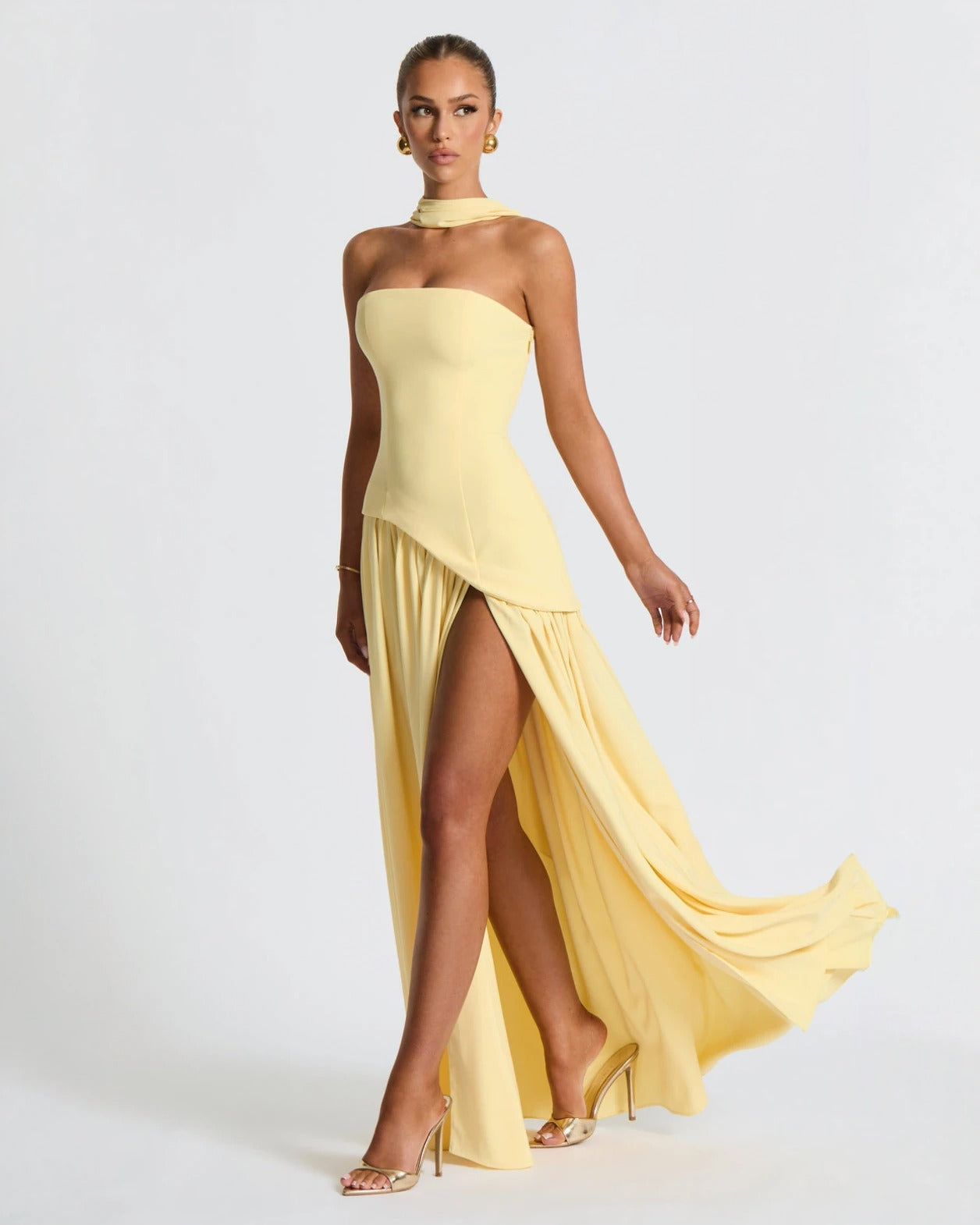 Maxi Dress : Luxe Chic Slit Maxi Dress in Lemon van Paper Favor